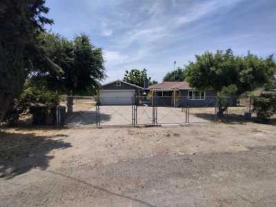 Home For Sale in Reedley, California