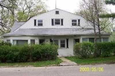 Home For Sale in Round Lake Beach, Illinois
