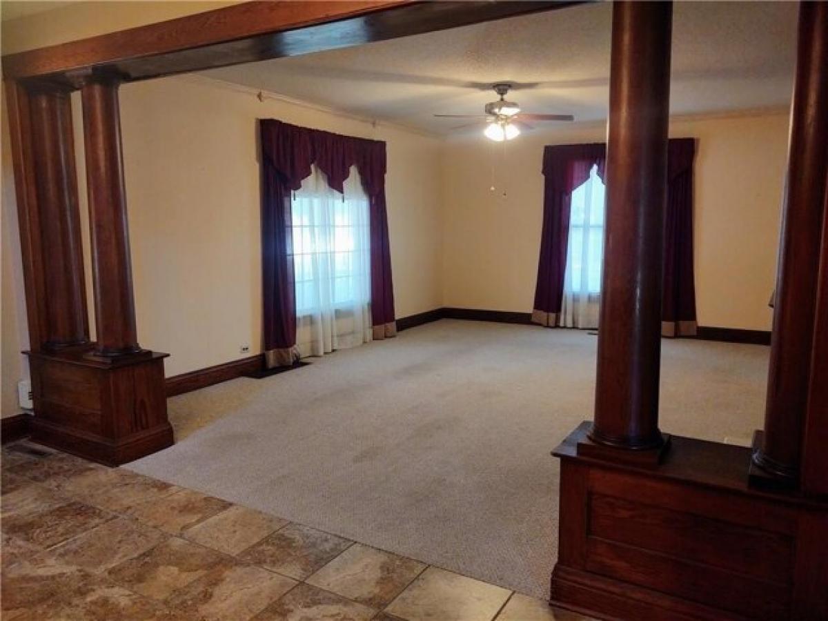 Picture of Home For Sale in Sullivan, Illinois, United States