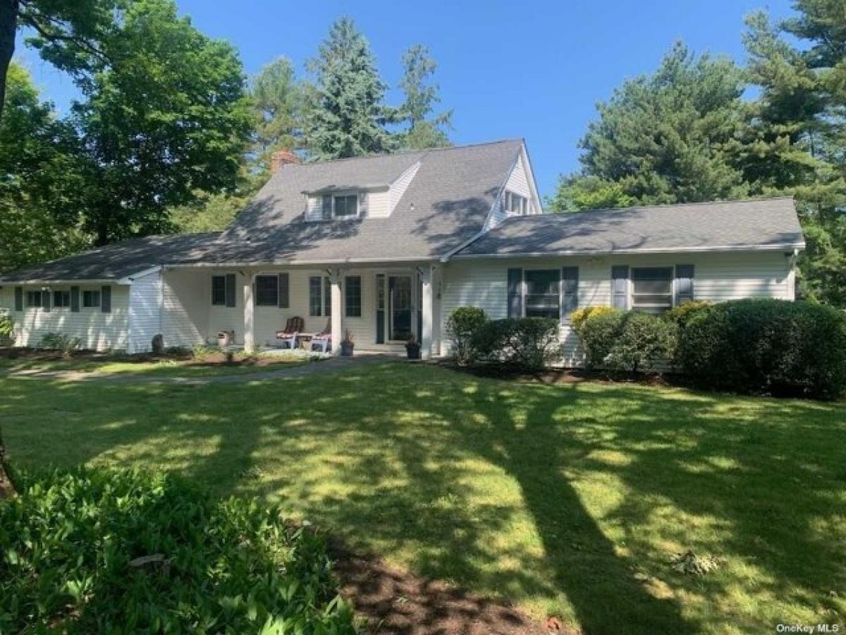 Picture of Home For Sale in Setauket, New York, United States
