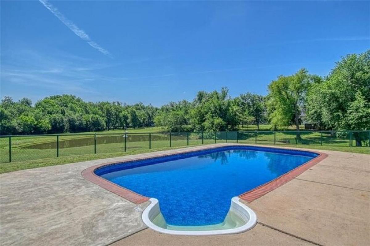 Picture of Home For Sale in Newcastle, Oklahoma, United States