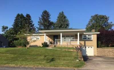 Home For Sale in Carnegie, Pennsylvania