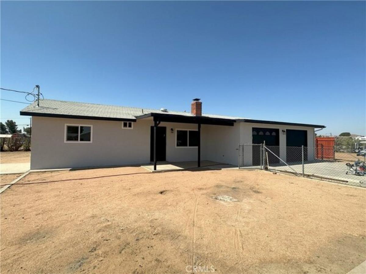 Picture of Home For Rent in Apple Valley, California, United States