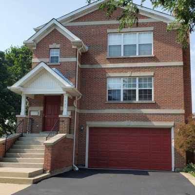 Home For Rent in Arlington Heights, Illinois