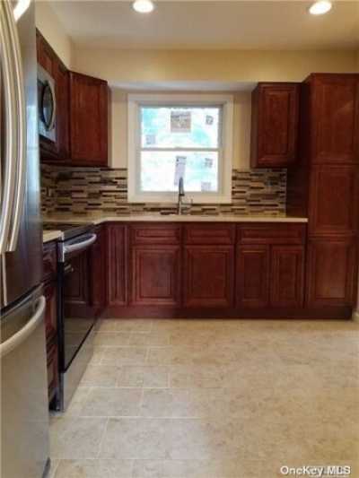 Home For Rent in Farmingdale, New York
