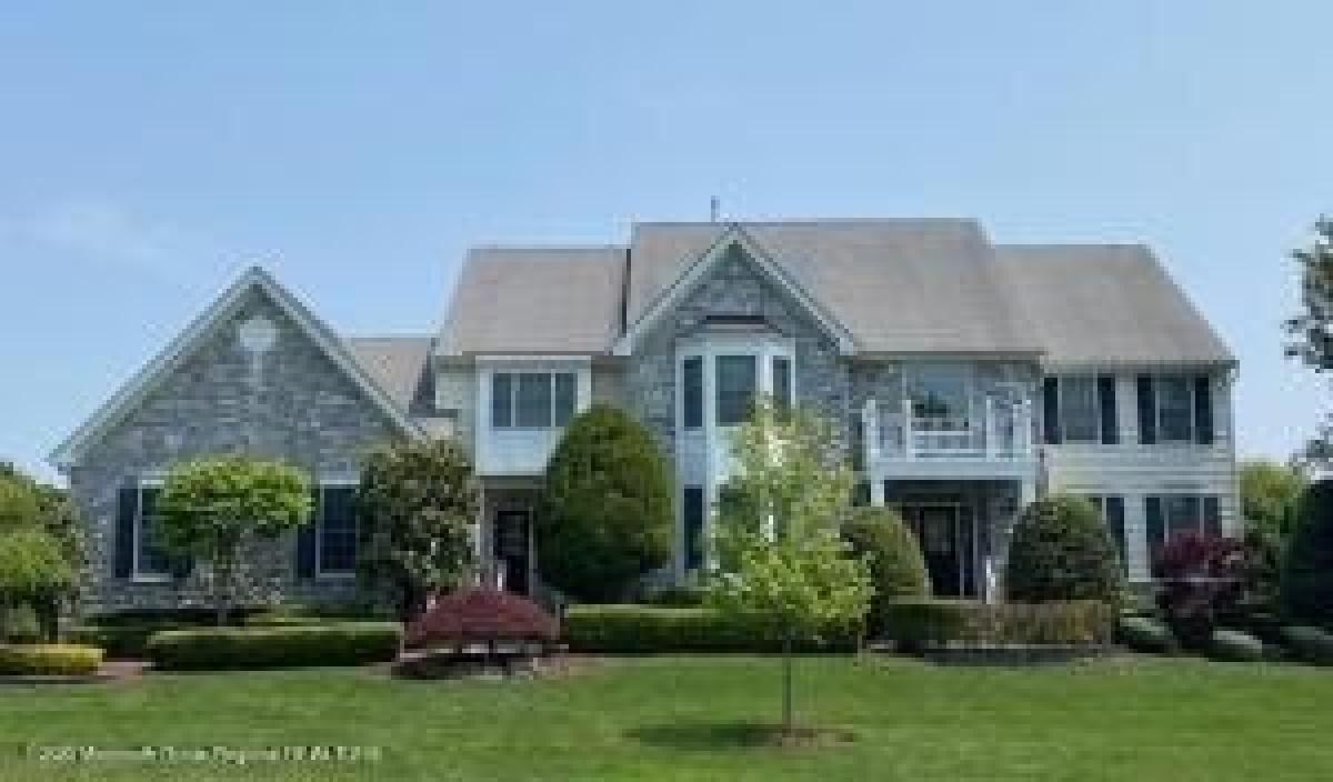 Picture of Home For Sale in Freehold, New Jersey, United States