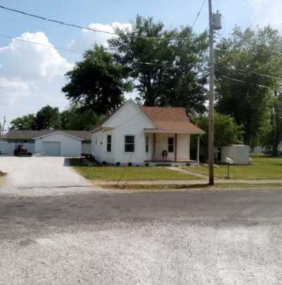 Home For Sale in Staunton, Illinois