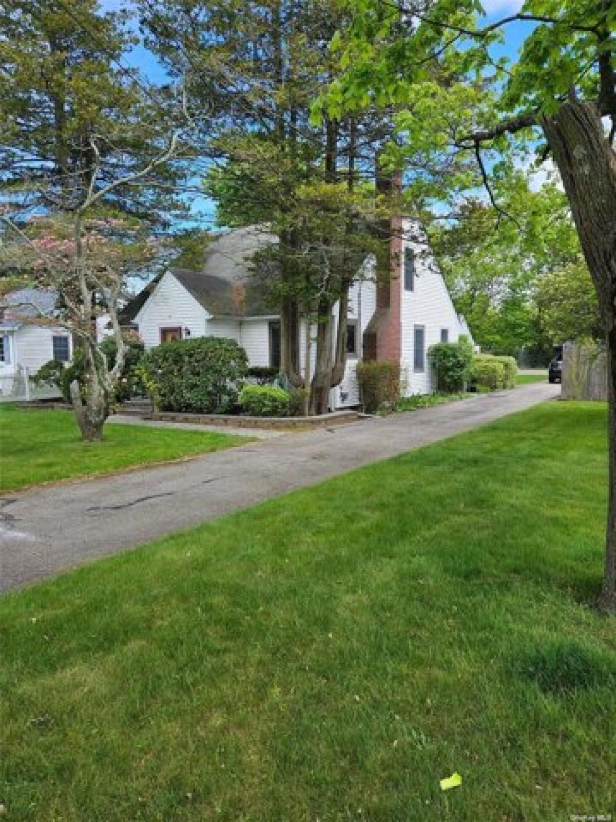 Picture of Home For Sale in Riverhead, New York, United States