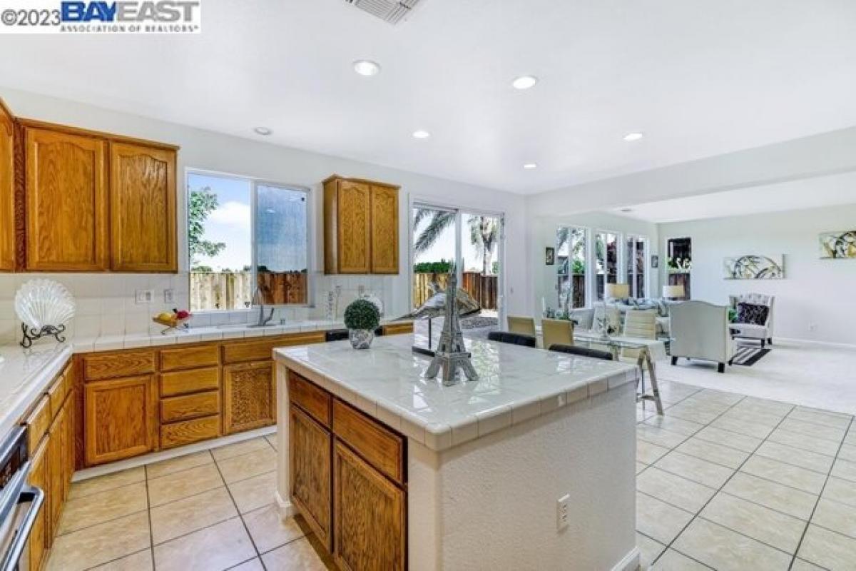 Picture of Home For Sale in Tracy, California, United States