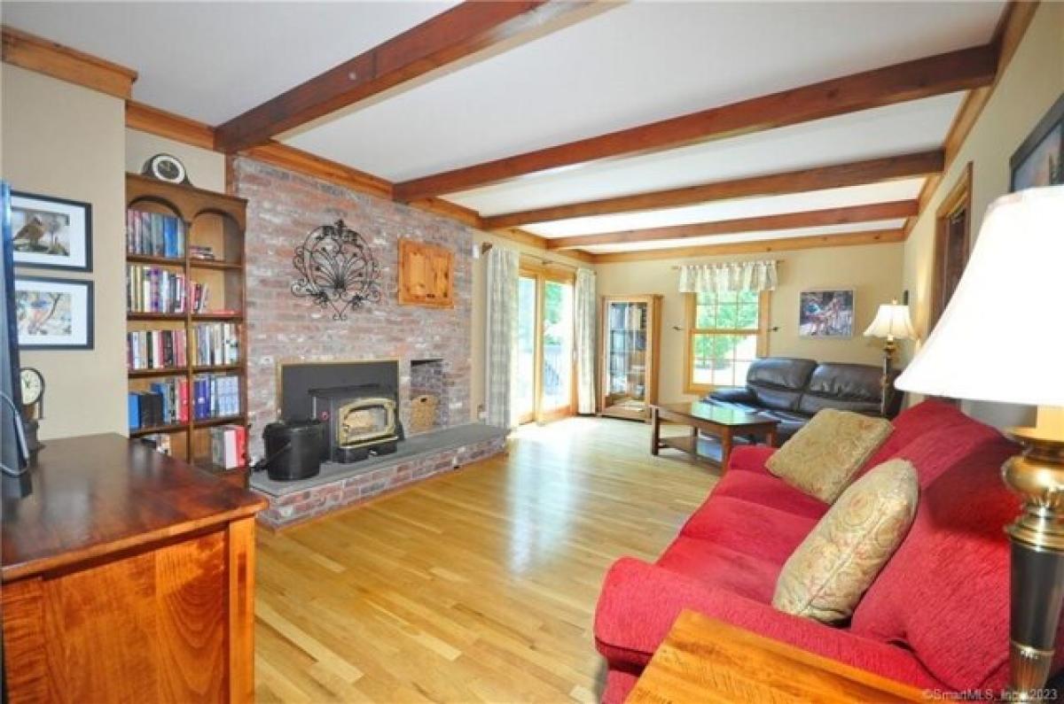 Picture of Home For Sale in Southbury, Connecticut, United States
