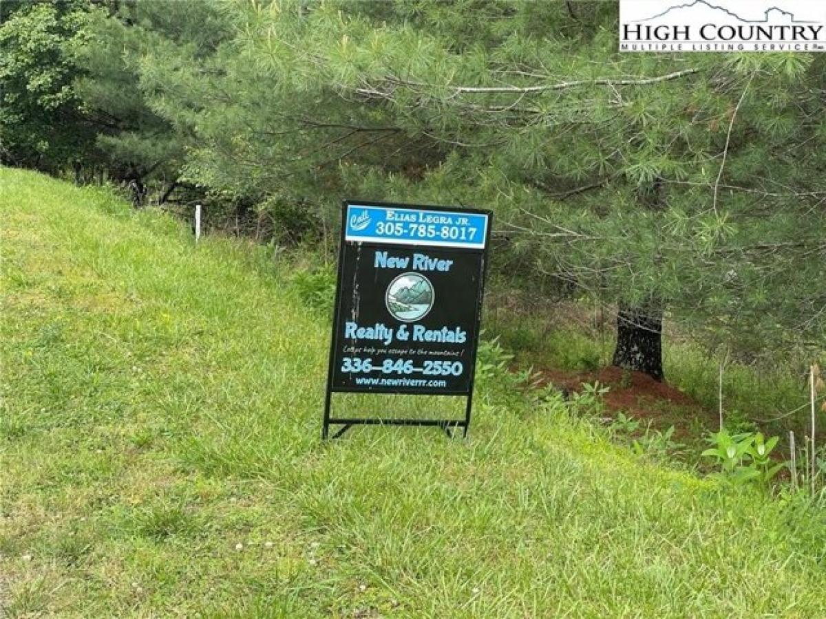 Picture of Residential Land For Sale in Piney Creek, North Carolina, United States