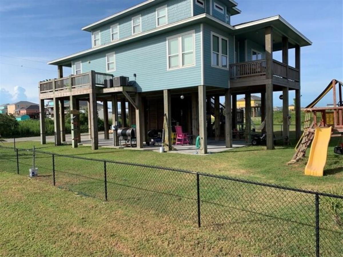Picture of Home For Sale in Crystal Beach, Texas, United States