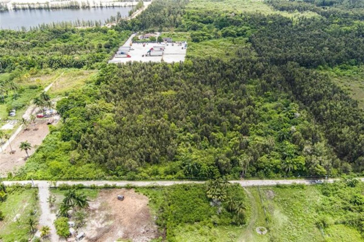 Picture of Residential Land For Sale in Hialeah, Florida, United States