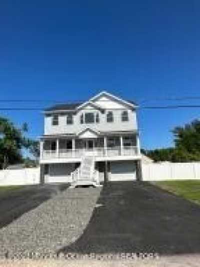 Home For Sale in Bayville, New Jersey