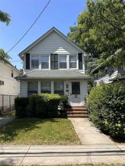 Home For Sale in Bellerose, New York