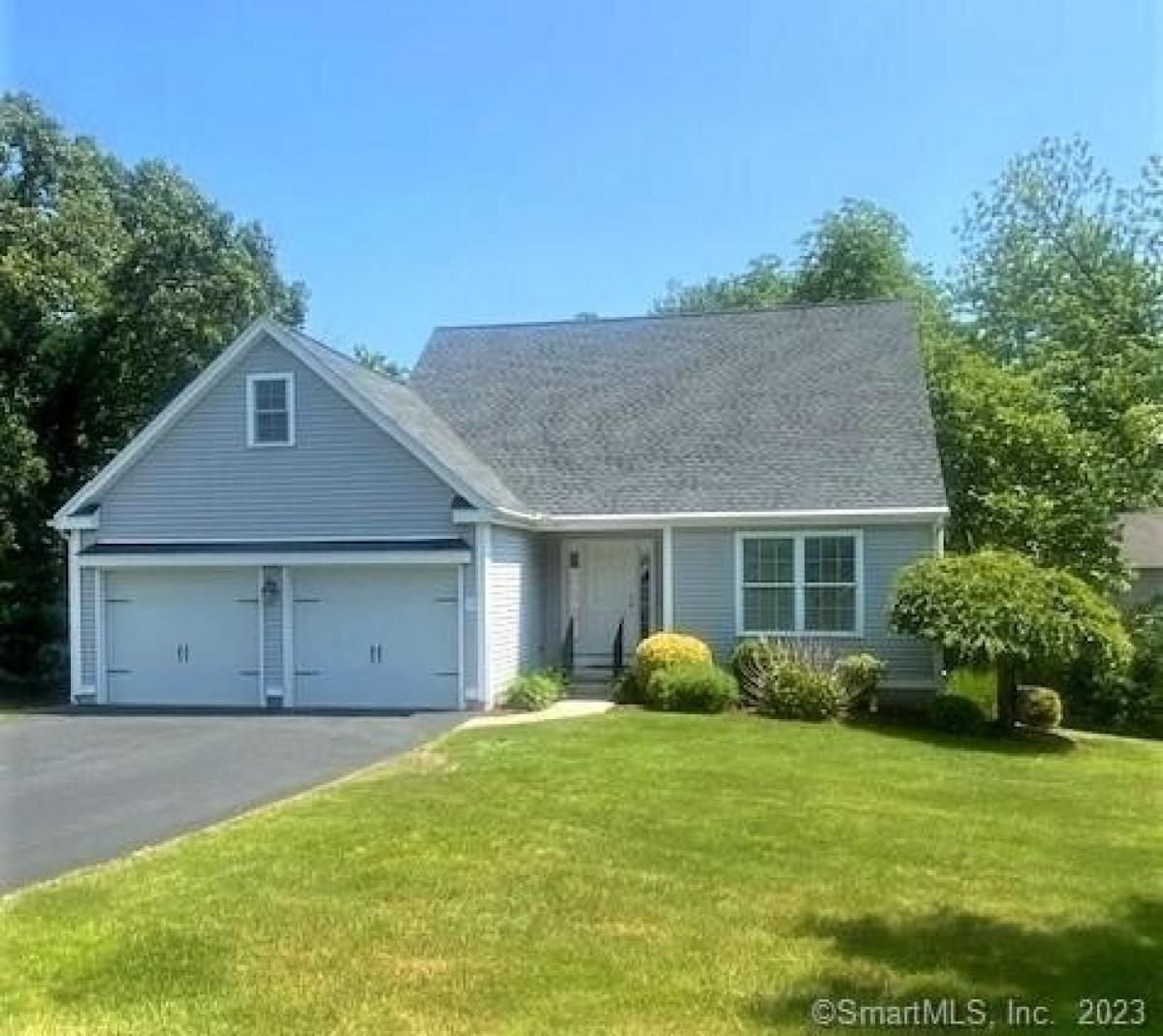 Picture of Home For Sale in Plainville, Connecticut, United States