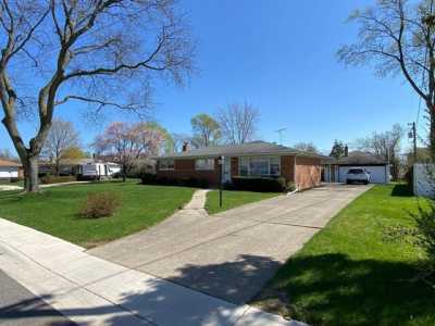 Home For Rent in Glenview, Illinois