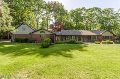 Home For Sale in Rochester Hills, Michigan
