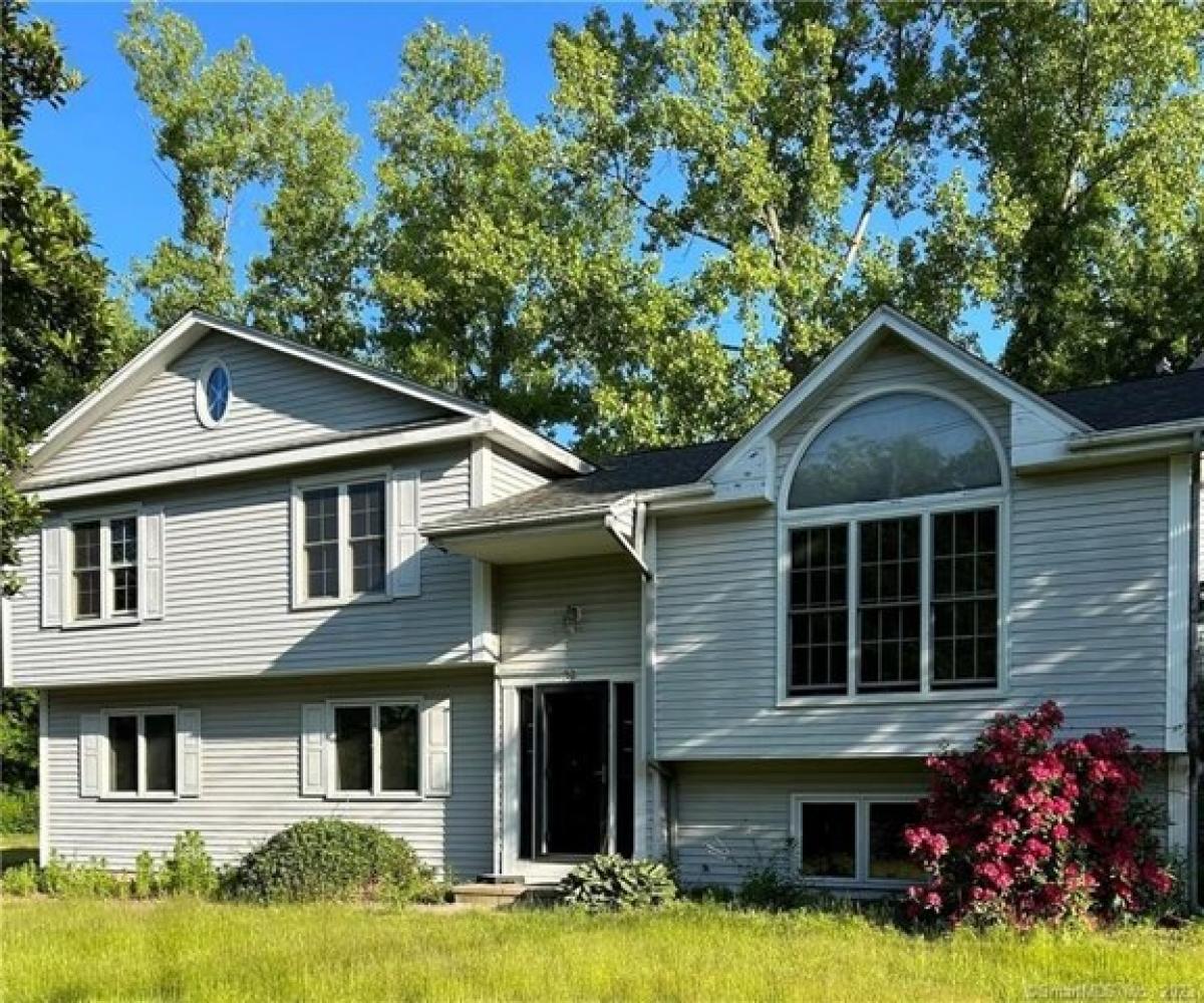 Picture of Home For Sale in Bloomfield, Connecticut, United States