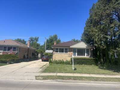 Home For Sale in Skokie, Illinois