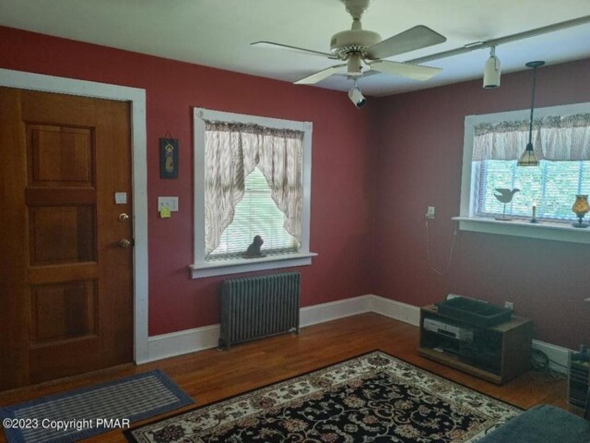 Picture of Home For Sale in East Stroudsburg, Pennsylvania, United States