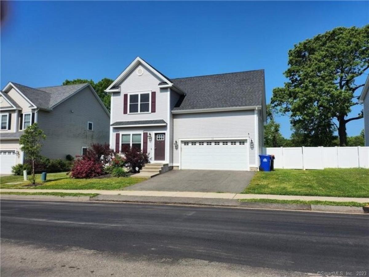 Picture of Home For Sale in Southington, Connecticut, United States