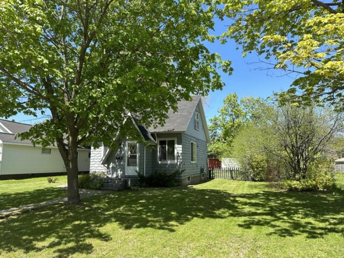 Picture of Home For Sale in Sault Sainte Marie, Michigan, United States