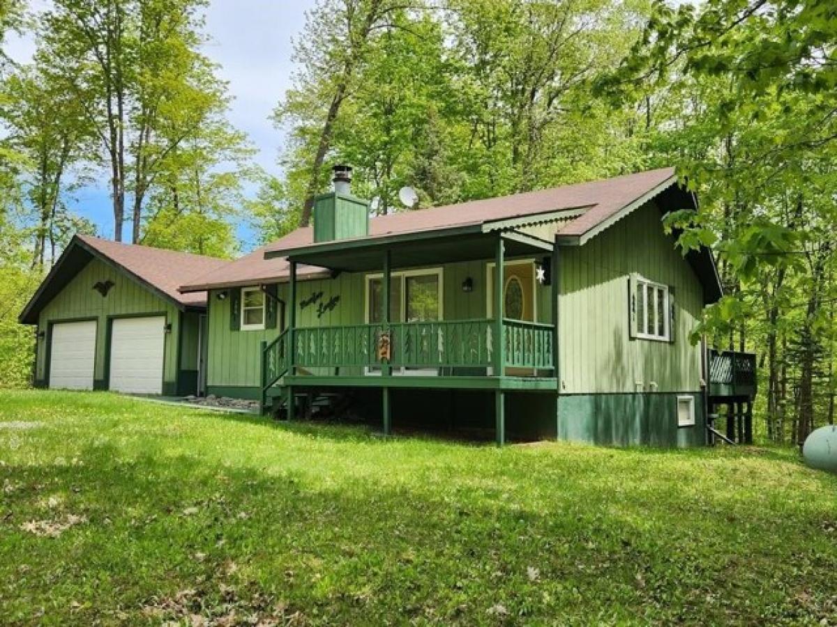 Picture of Home For Sale in Iron River, Michigan, United States