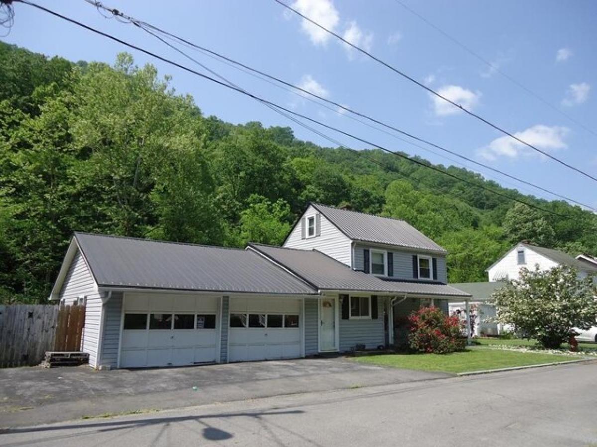 Picture of Home For Sale in Welch, West Virginia, United States