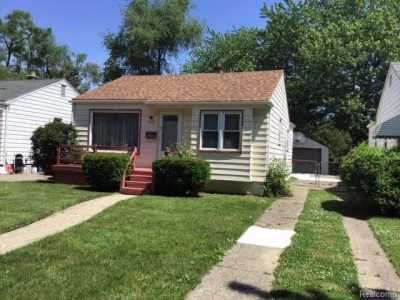 Home For Sale in Harper Woods, Michigan