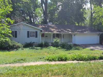 Home For Sale in Clarendon Hills, Illinois