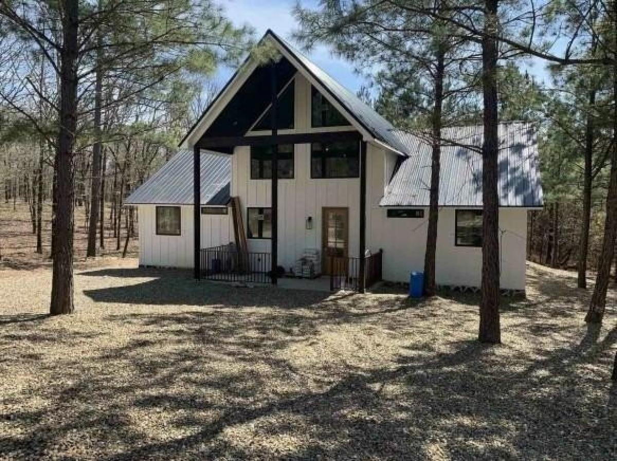 Picture of Home For Sale in Broken Bow, Oklahoma, United States