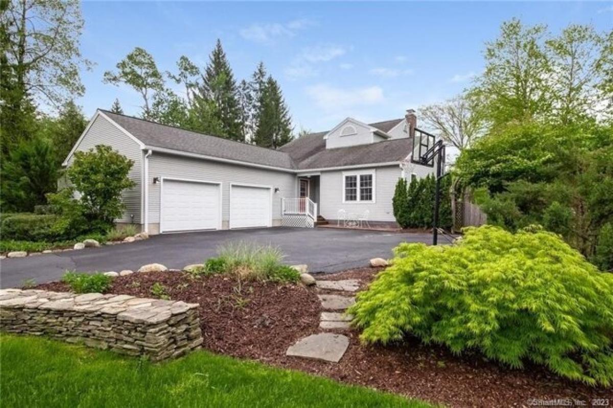 Picture of Home For Sale in East Granby, Connecticut, United States