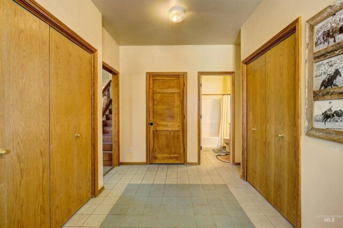 Picture of Home For Sale in Homedale, Idaho, United States