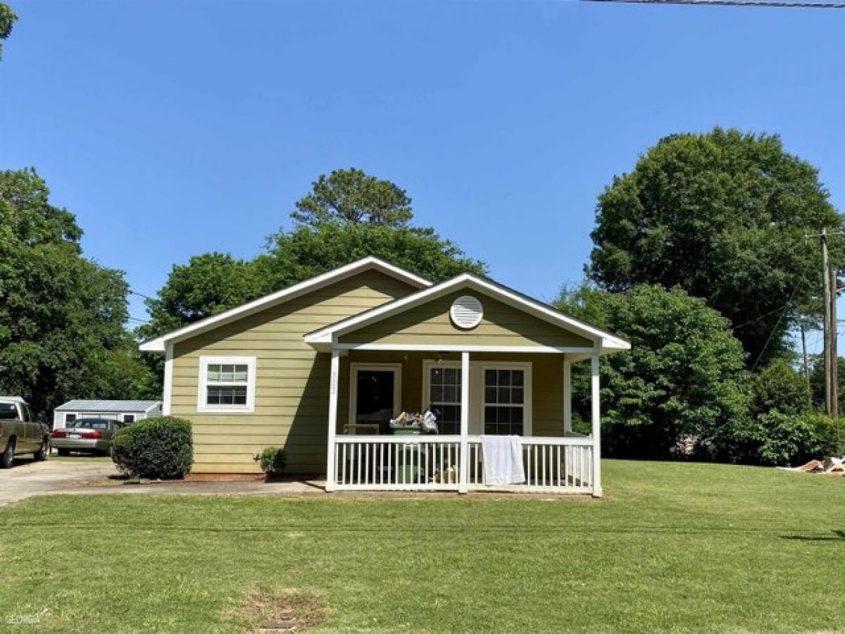 Picture of Home For Sale in Lanett, Alabama, United States