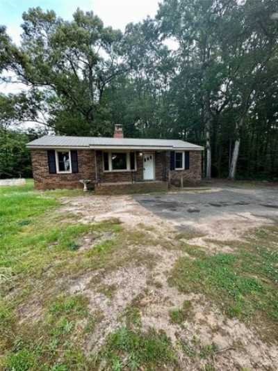 Home For Sale in Bessemer City, North Carolina