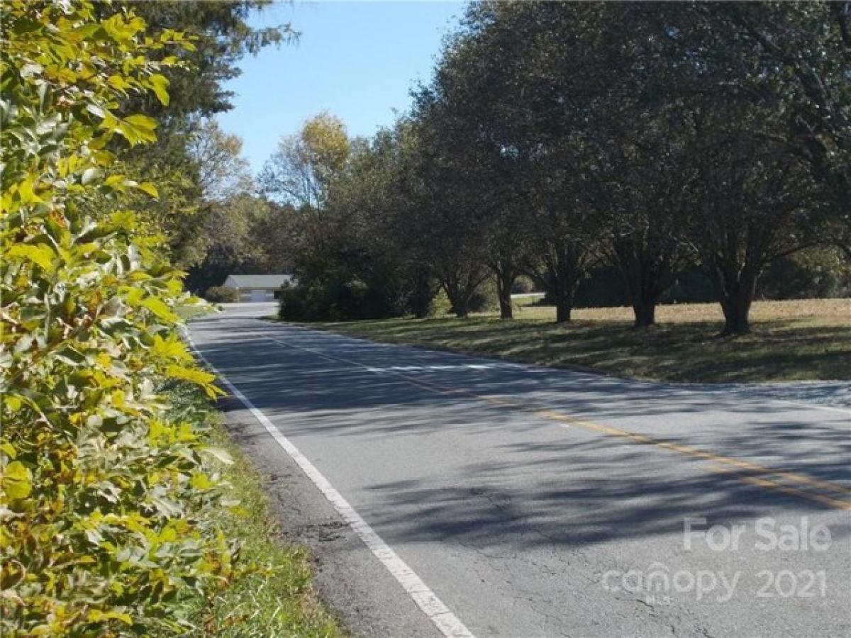 Picture of Residential Land For Sale in Fairview, North Carolina, United States