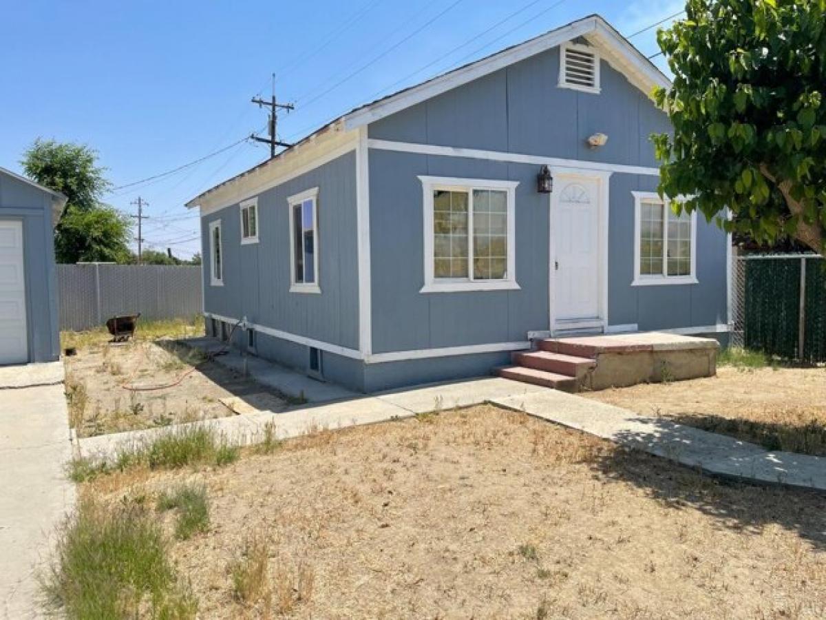 Picture of Home For Sale in Avenal, California, United States