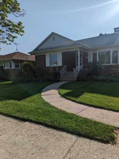 Home For Sale in Westchester, Illinois