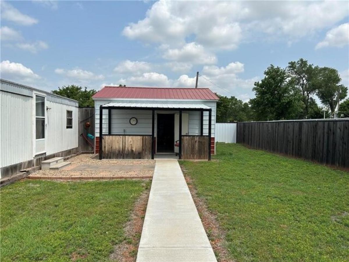 Picture of Home For Sale in Elk City, Oklahoma, United States
