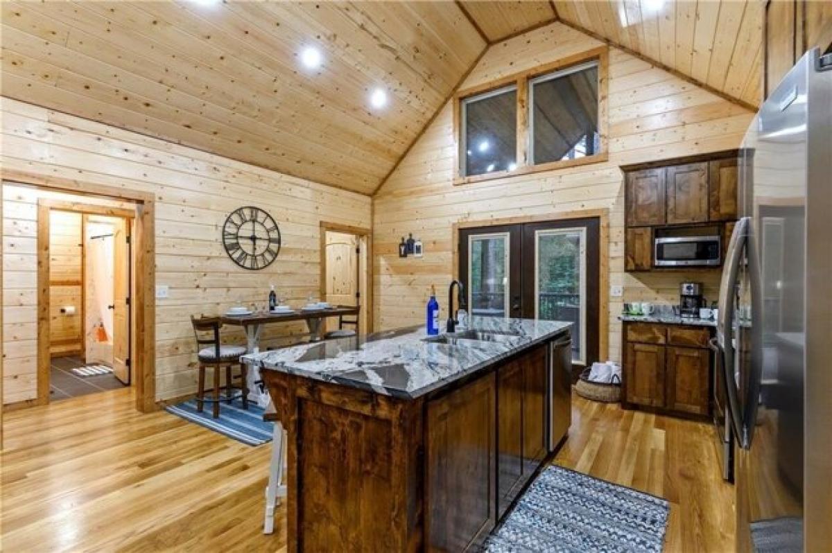 Picture of Home For Sale in Broken Bow, Oklahoma, United States
