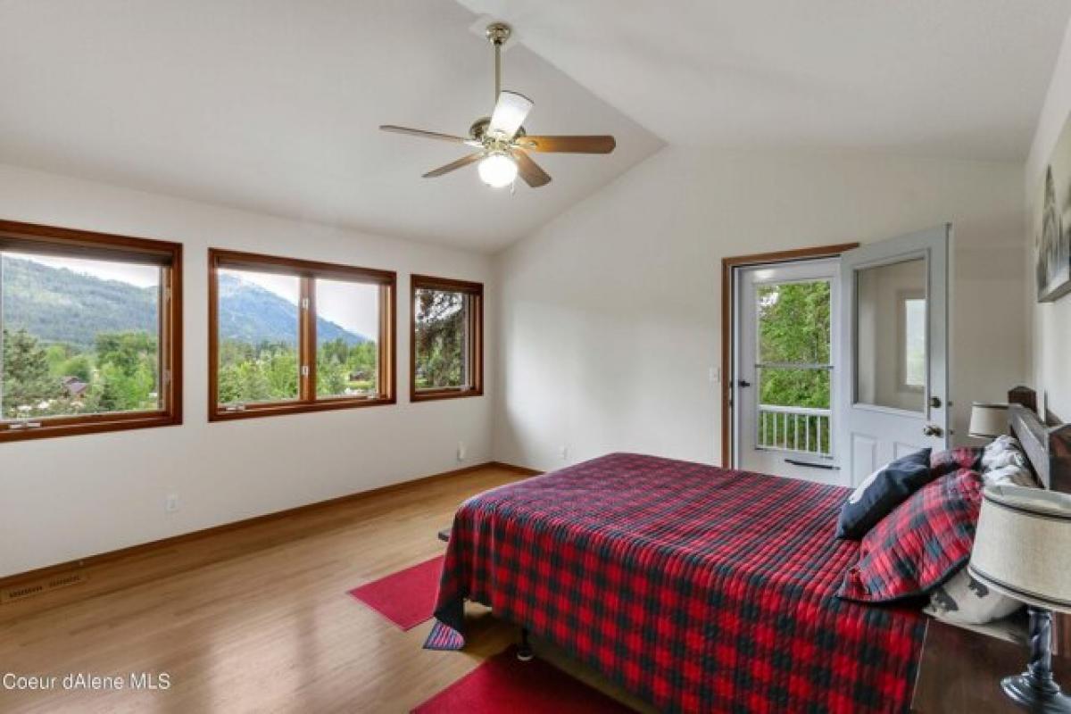 Picture of Home For Sale in Sandpoint, Idaho, United States