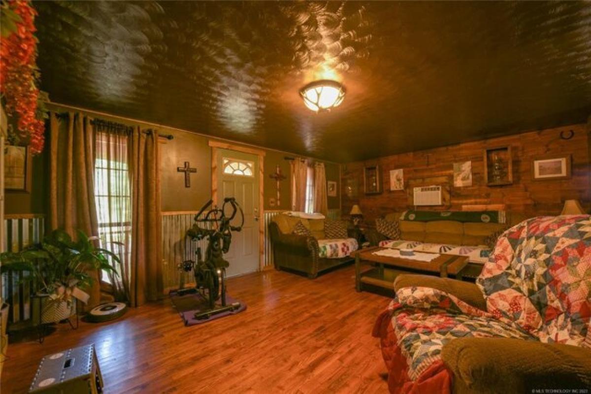 Picture of Home For Sale in Watts, Oklahoma, United States