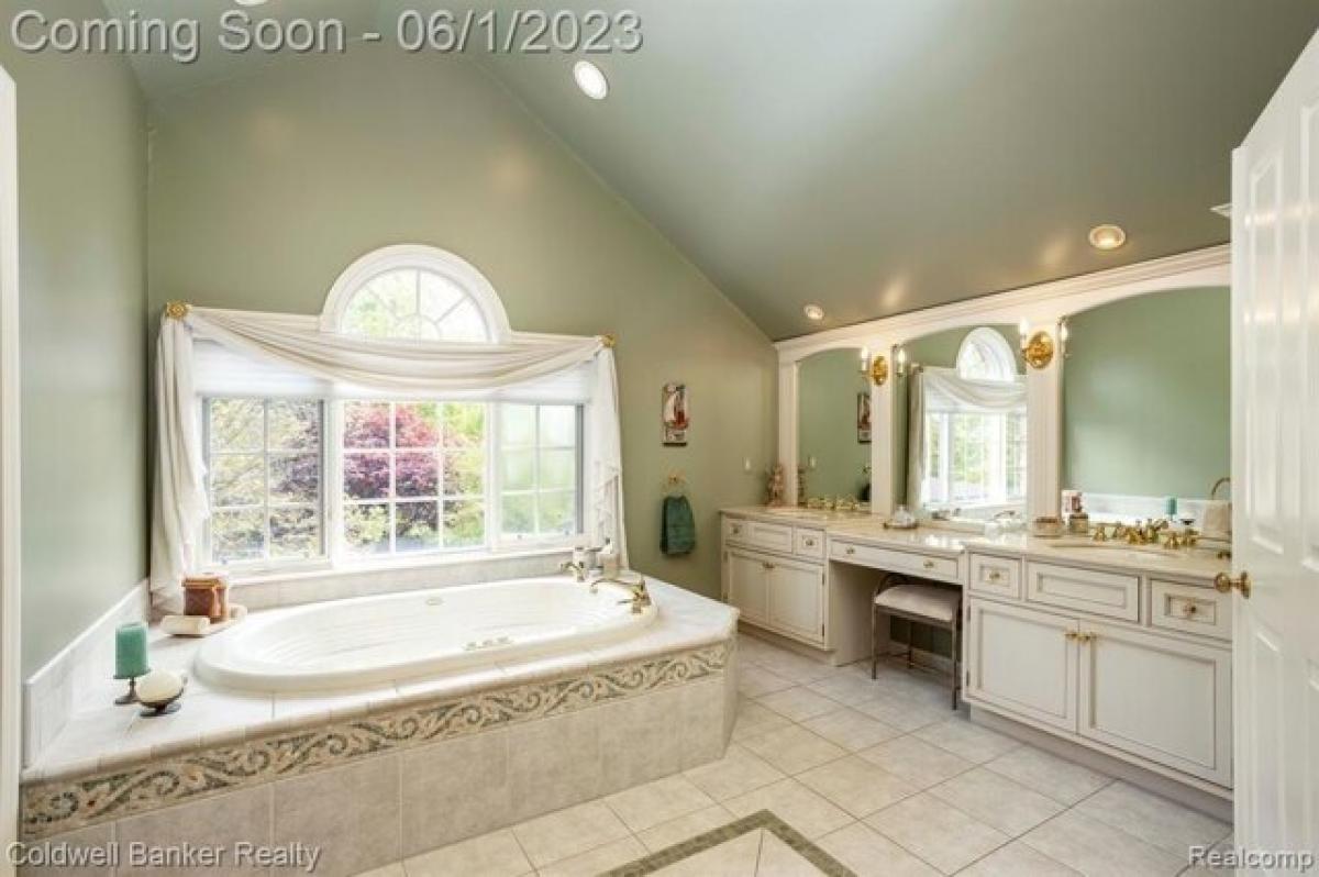 Picture of Home For Sale in Grosse Pointe, Michigan, United States