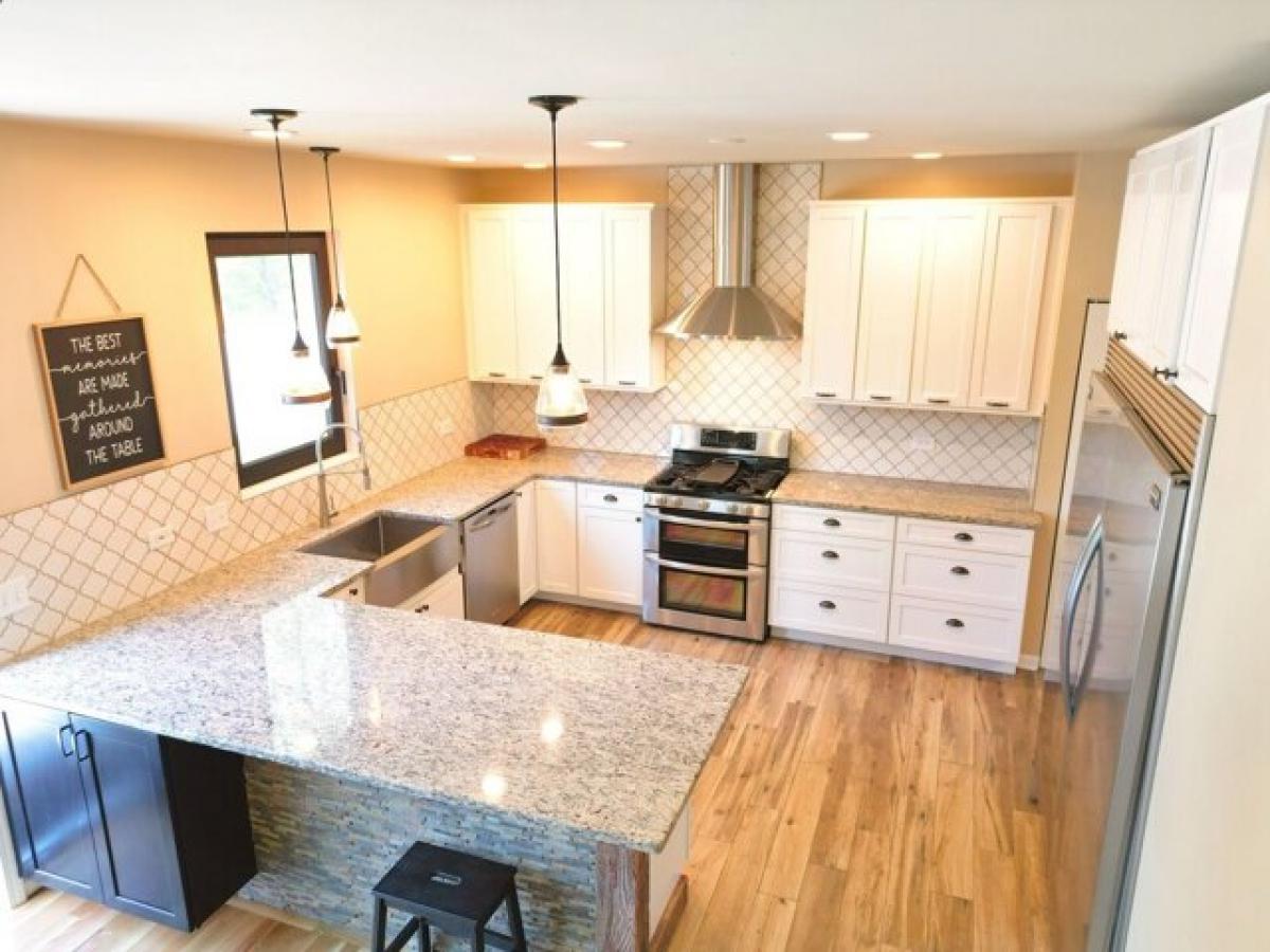 Picture of Home For Sale in Carpentersville, Illinois, United States