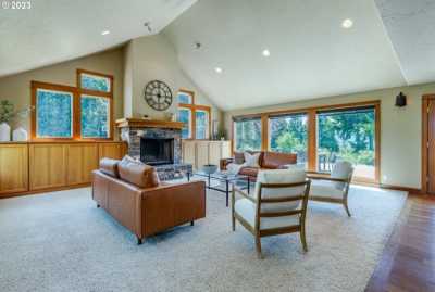 Home For Sale in Dexter, Oregon
