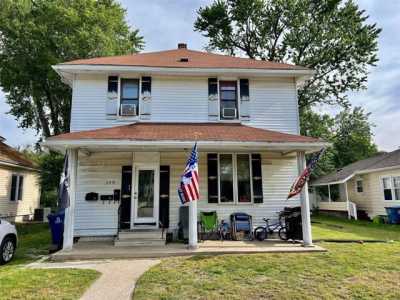 Home For Sale in Wood River, Illinois