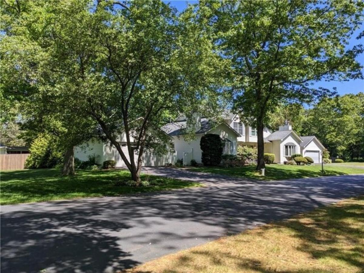 Picture of Home For Sale in North Kingstown, Rhode Island, United States