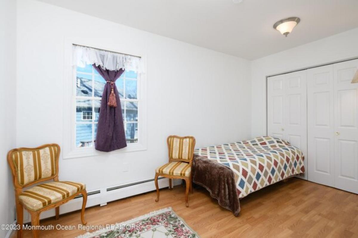 Picture of Home For Sale in Keansburg, New Jersey, United States