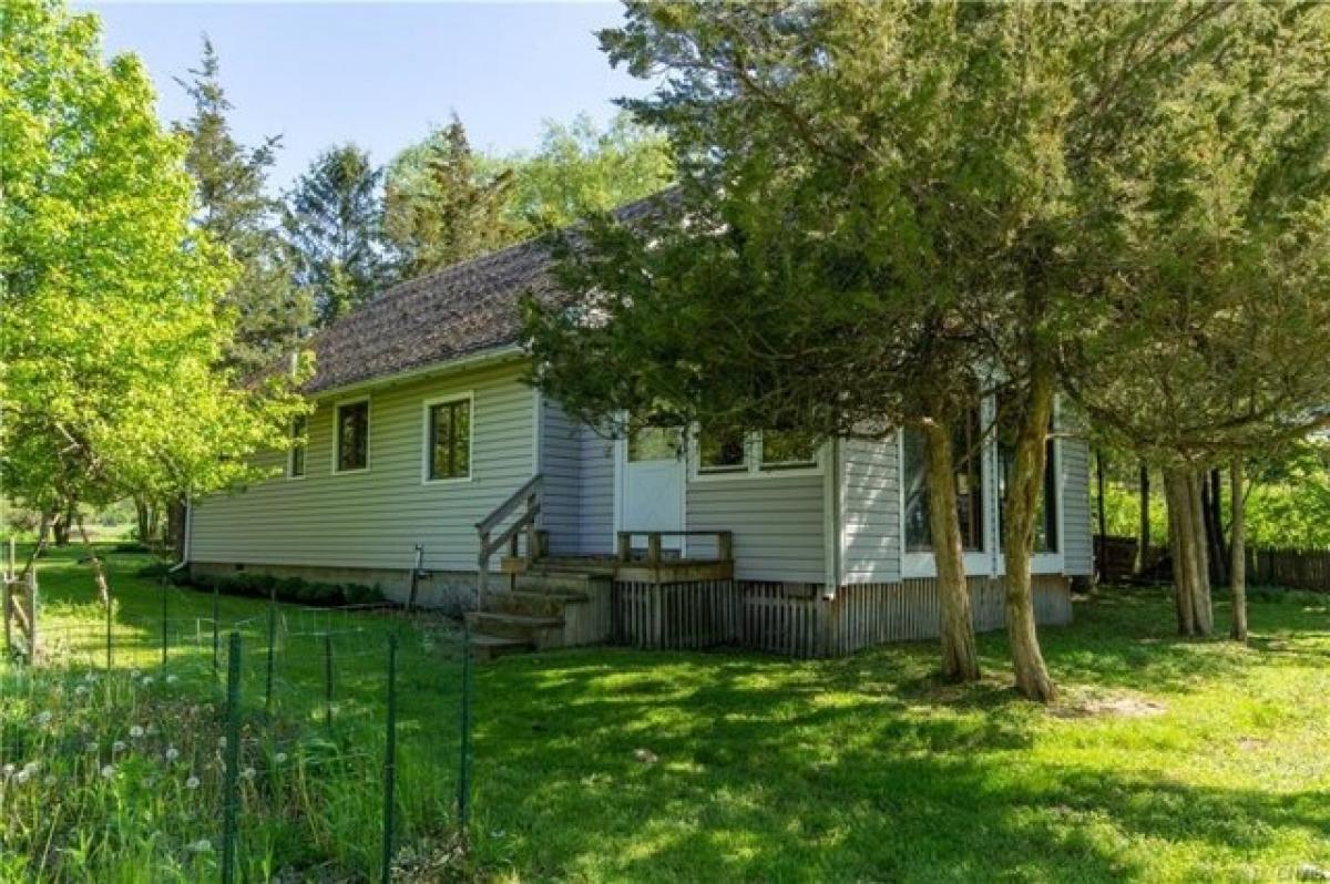 Picture of Home For Sale in Henderson, New York, United States
